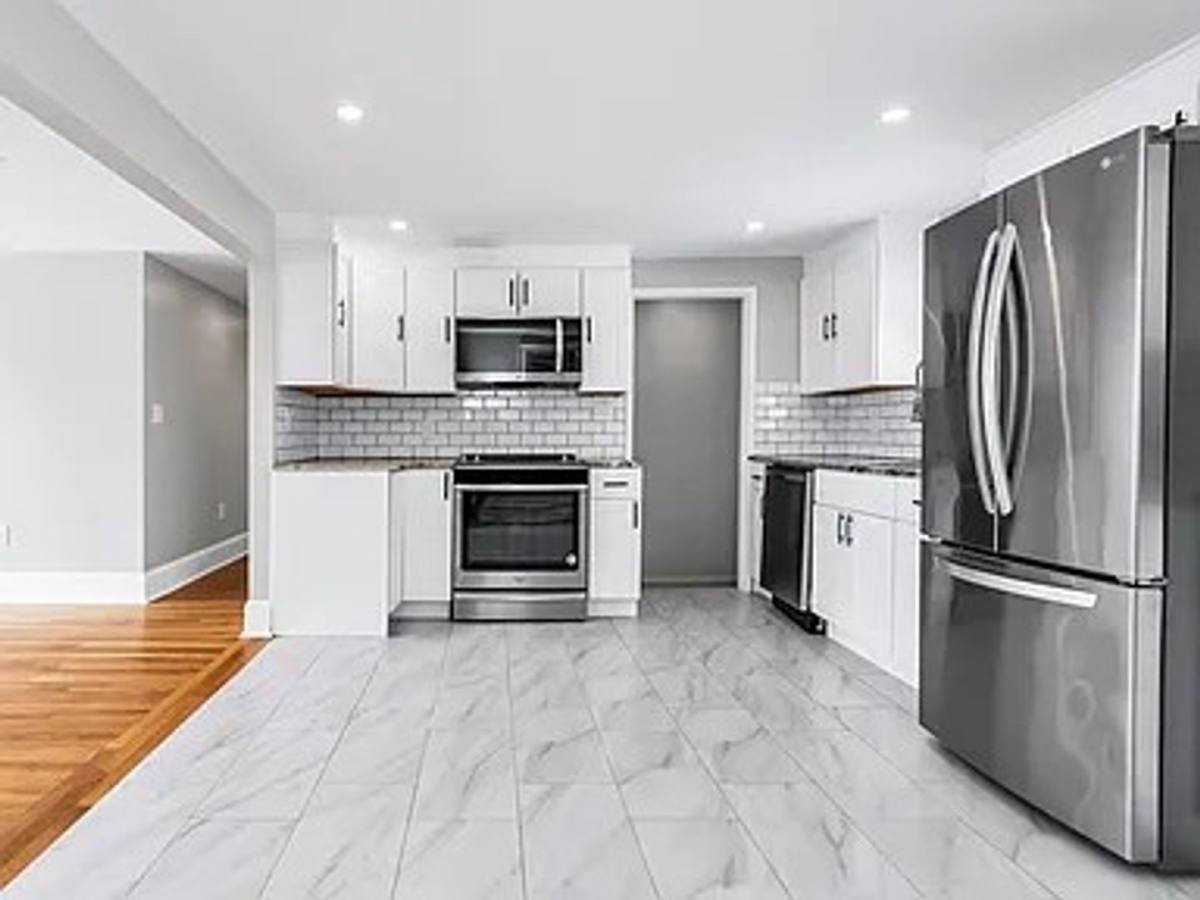 House for rent at 212 Cambridge Rd, Woburn, MA 01801