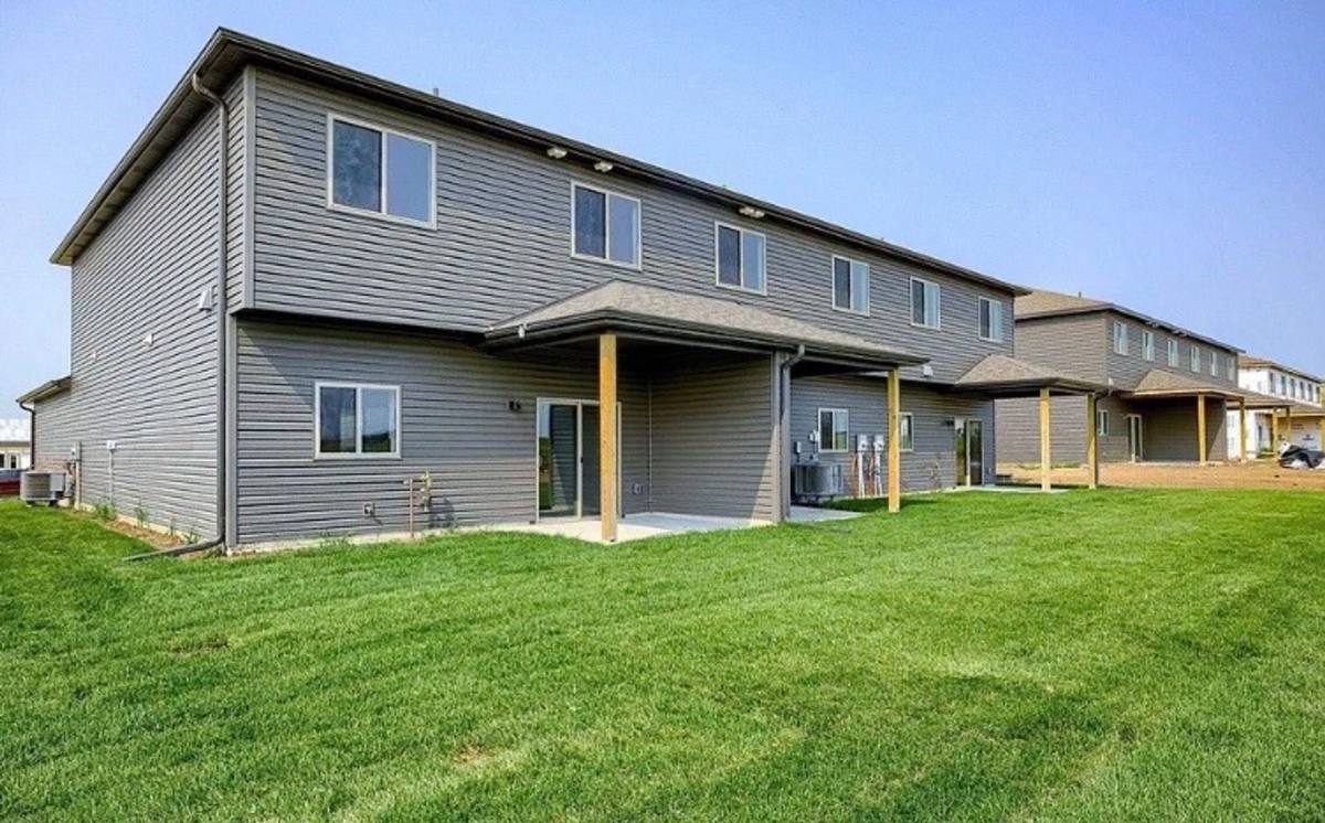 Townhouse for rent at 7030 Serpentine Dr, Lincoln, NE 68521