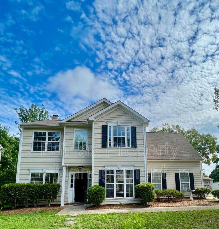 House for rent at 201 Ridge Lake Dr, Apex, NC 27539