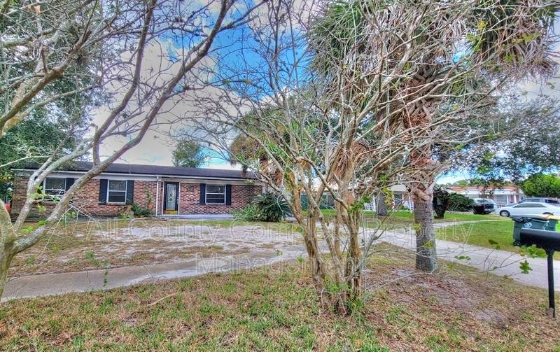 House for rent at 2472 Fernside Rd, Jacksonville, FL 32246