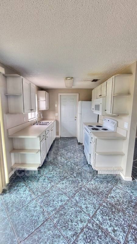 House for rent at 2472 Fernside Rd, Jacksonville, FL 32246