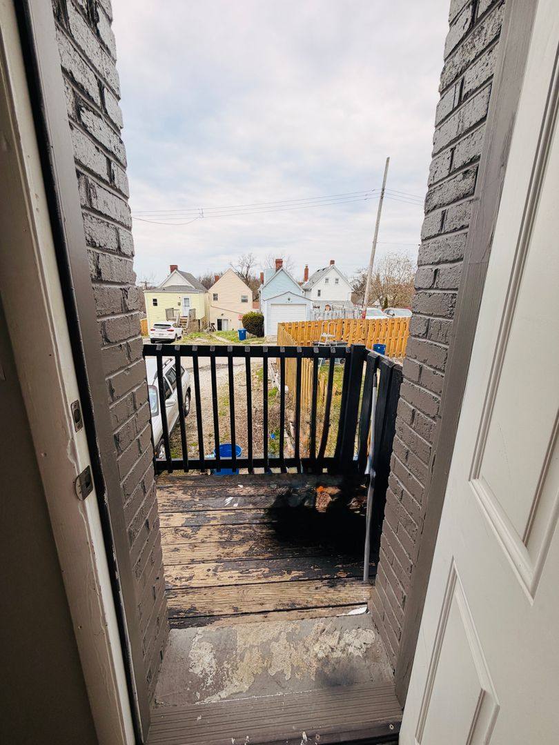 Apartment for rent at 450 1 2 Augusta St, Pittsburgh, PA 15211