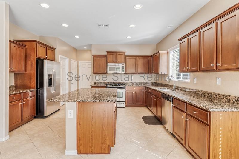 House for rent at 29323 N 21st Dr, Phoenix, AZ 85085