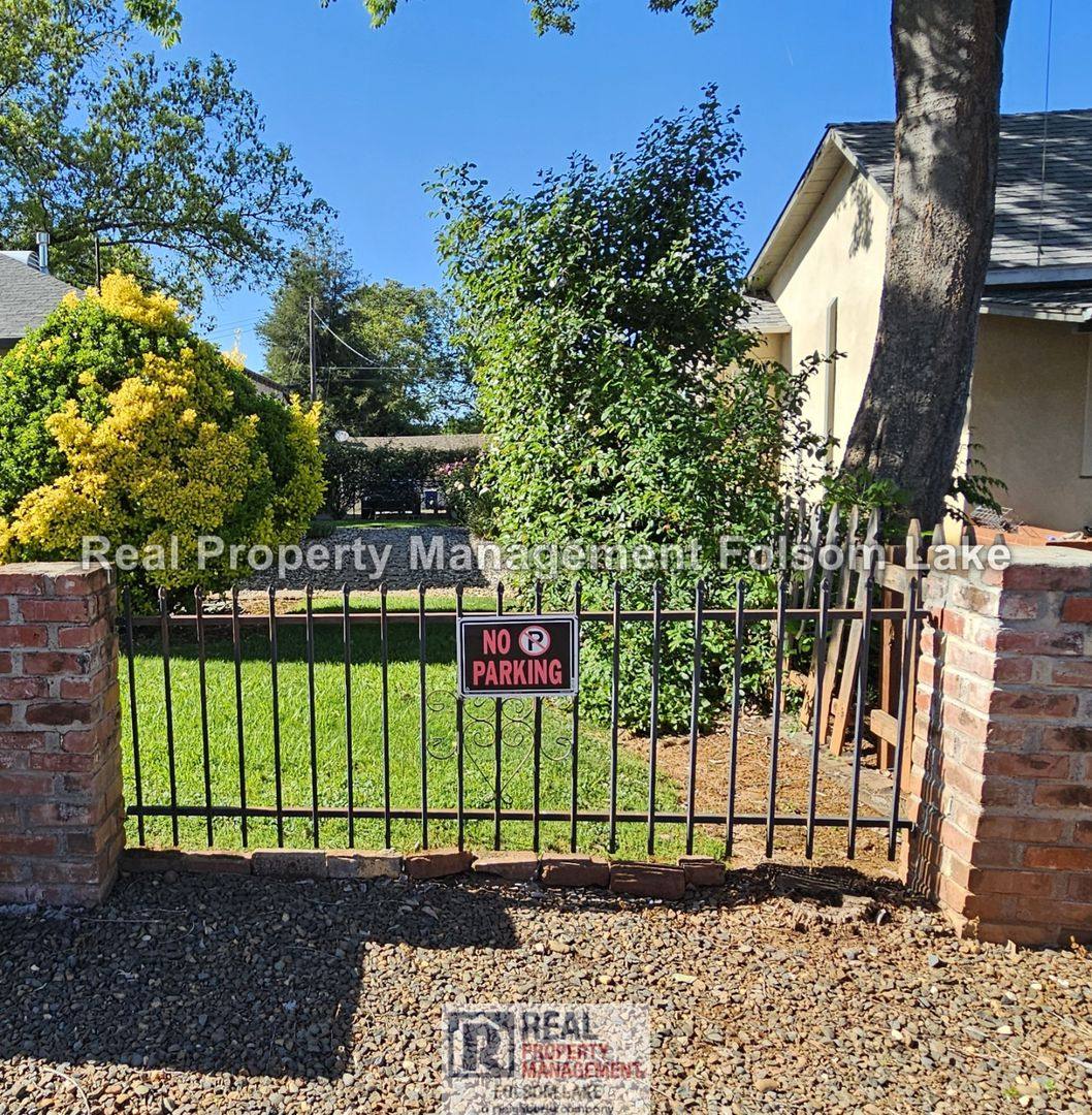Townhouse for rent at 910 1 2 Mormon St, Folsom, CA 95630