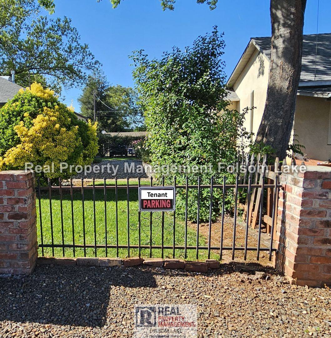Townhouse for rent at 910 1 2 Mormon St, Folsom, CA 95630