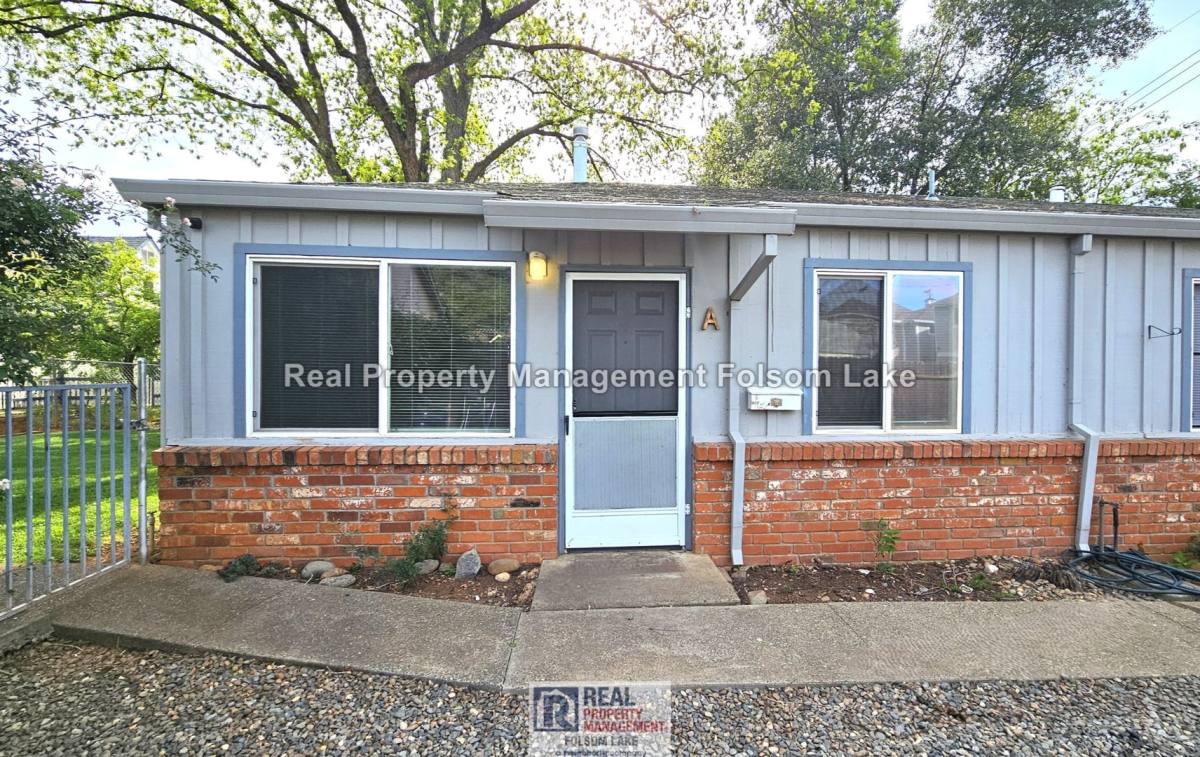 Townhouse for rent at 910 1 2 Mormon St, Folsom, CA 95630