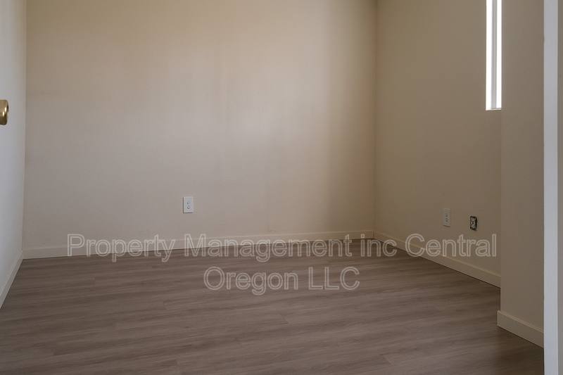 Apartment for rent at 1707 N Highway 26 #3, Madras, OR 97741
