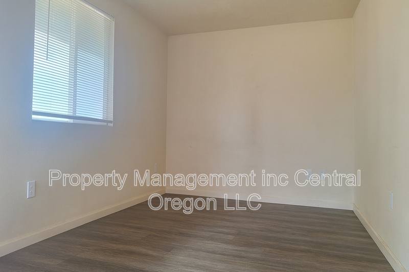 Apartment for rent at 1707 N Highway 26 #3, Madras, OR 97741