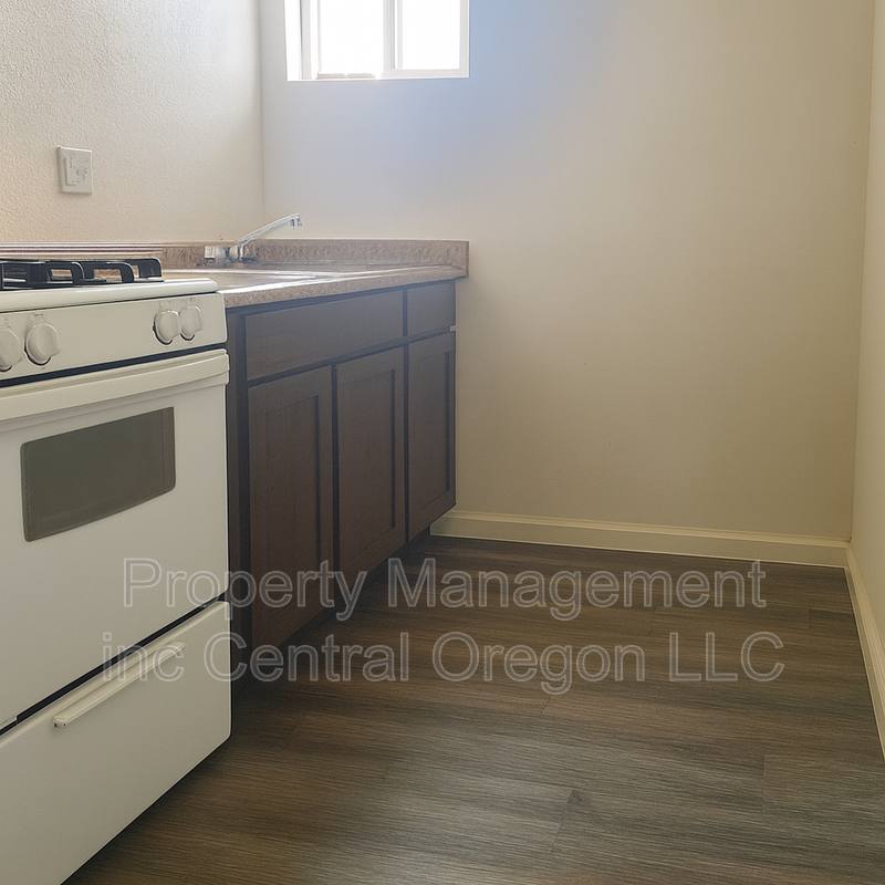 Apartment for rent at 1707 N Highway 26 #3, Madras, OR 97741