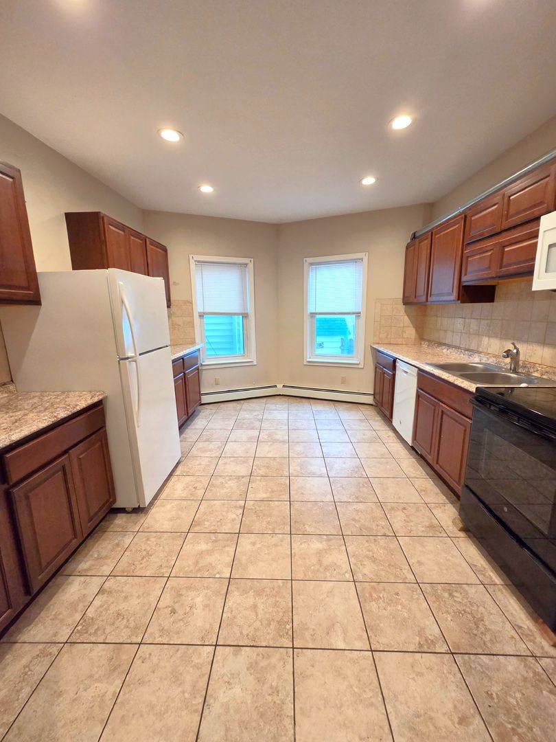 Apartment for rent at 1336-1340 Cranston St, Cranston, RI 02920