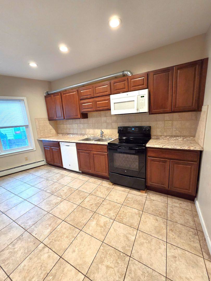 Apartment for rent at 1336-1340 Cranston St, Cranston, RI 02920
