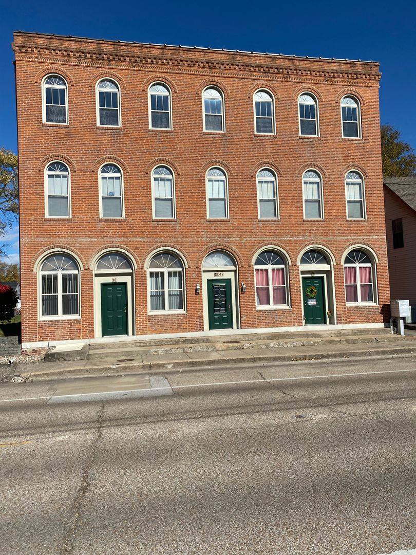 Apartment for rent at 315 W Main St, Mascoutah, IL 62258