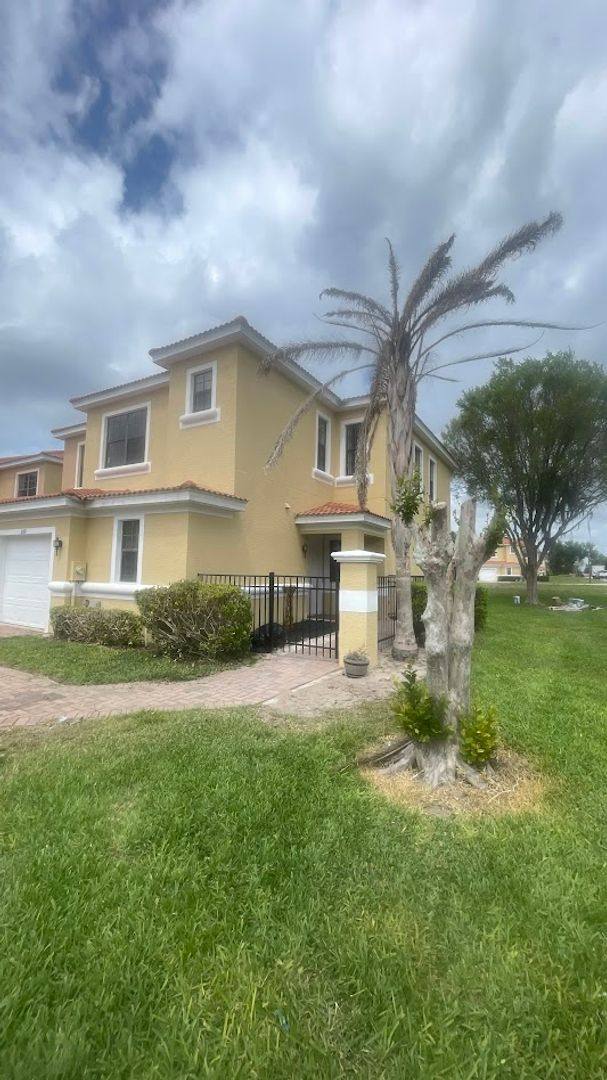 Townhouse for rent at 1110 Chervil Dr, Kissimmee, FL 34759