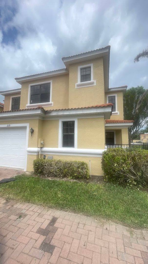 Townhouse for rent at 1110 Chervil Dr, Kissimmee, FL 34759