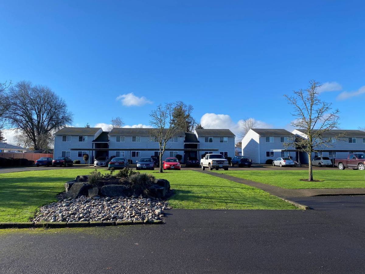 Apartment for rent at 2420 Oak St SE, Albany, OR 97322