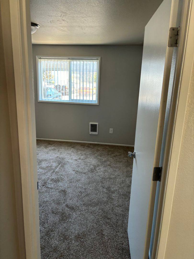 Apartment for rent at 2420 Oak St SE, Albany, OR 97322