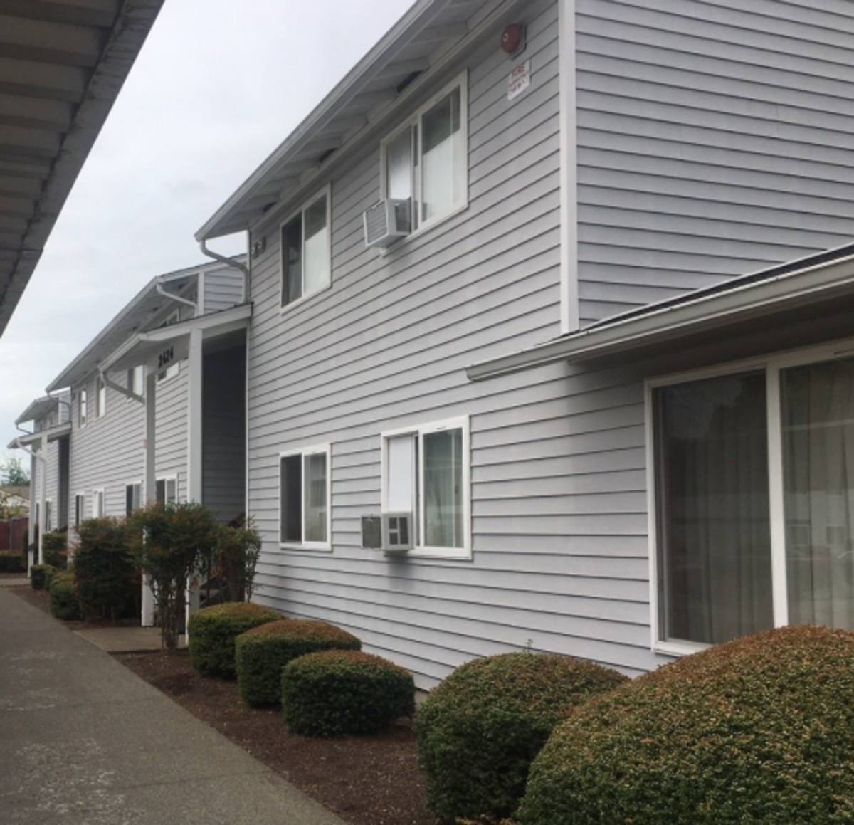 Apartment for rent at 2420 Oak St SE, Albany, OR 97322