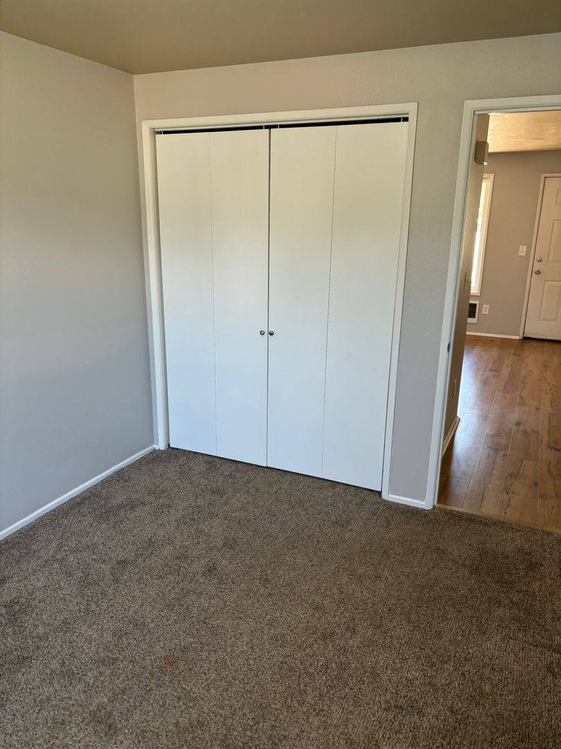 Apartment for rent at 2420 Oak St SE, Albany, OR 97322