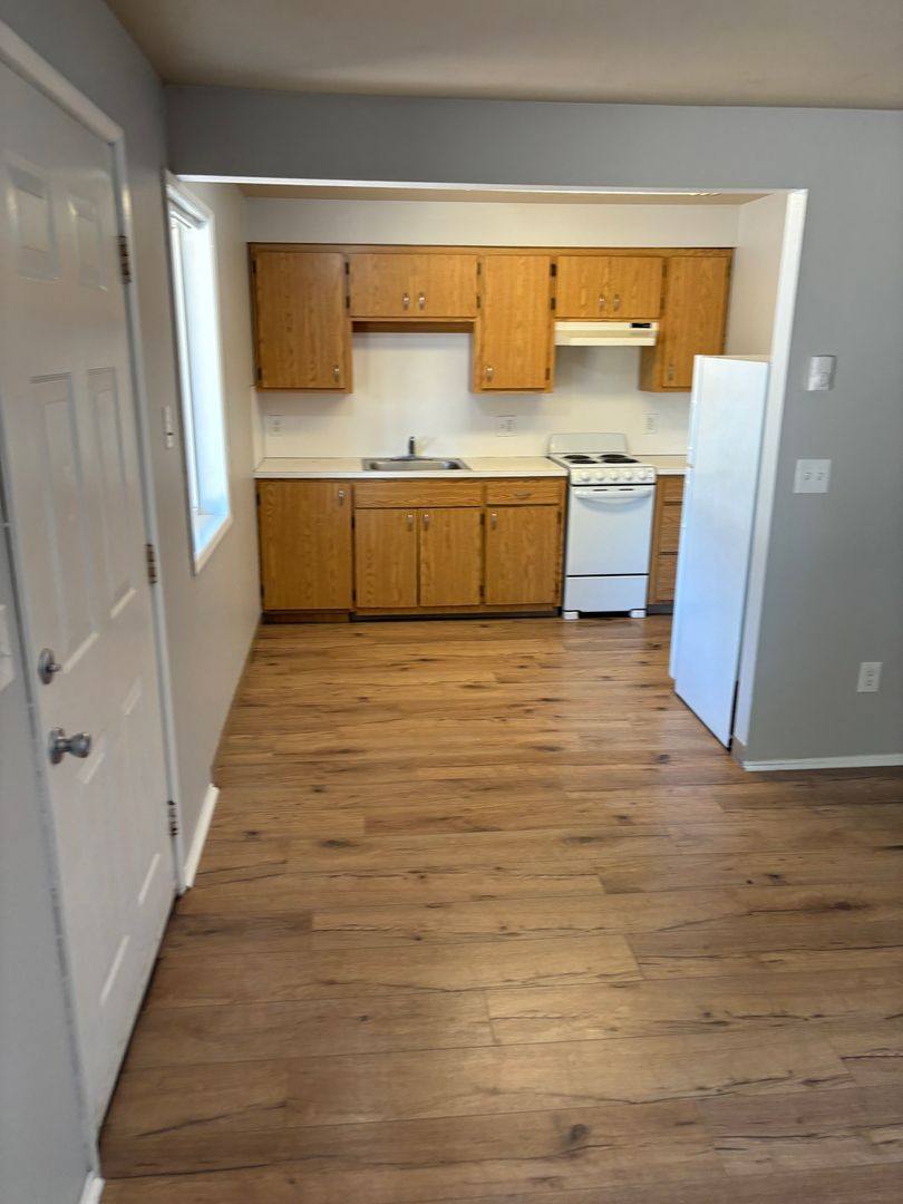 Apartment for rent at 2420 Oak St SE, Albany, OR 97322