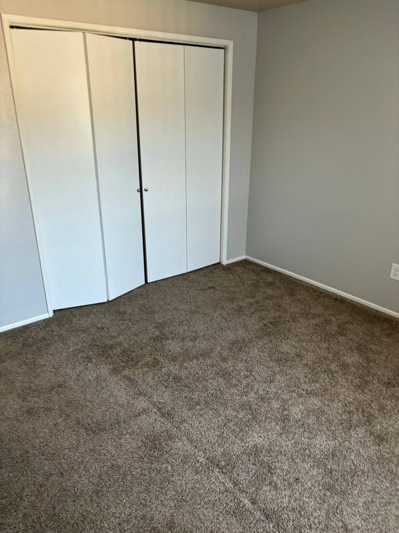 Apartment for rent at 2420 Oak St SE, Albany, OR 97322