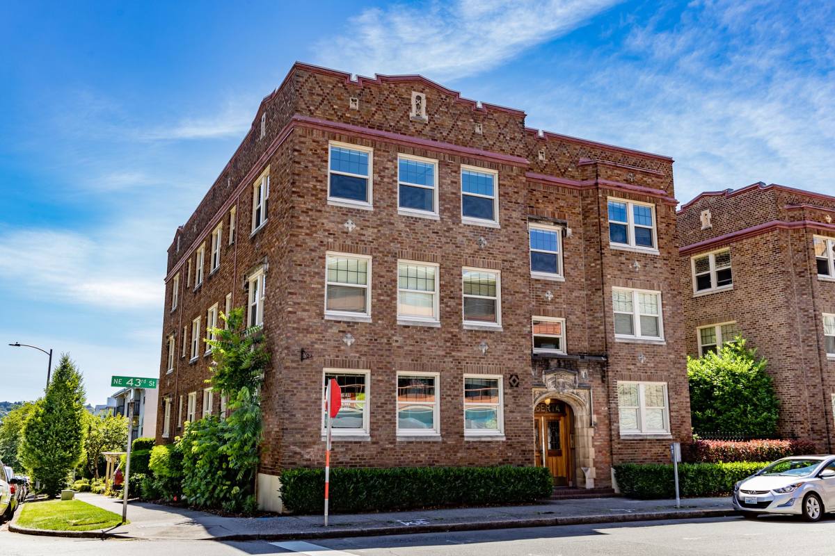 Apartment for rent at 1115-1119 NE 43rd St, Seattle, WA 98105