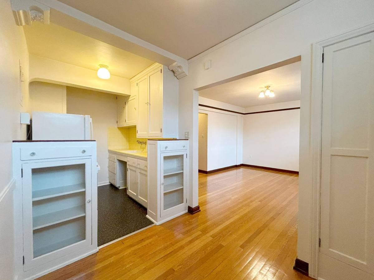 Apartment for rent at 1115-1119 NE 43rd St, Seattle, WA 98105