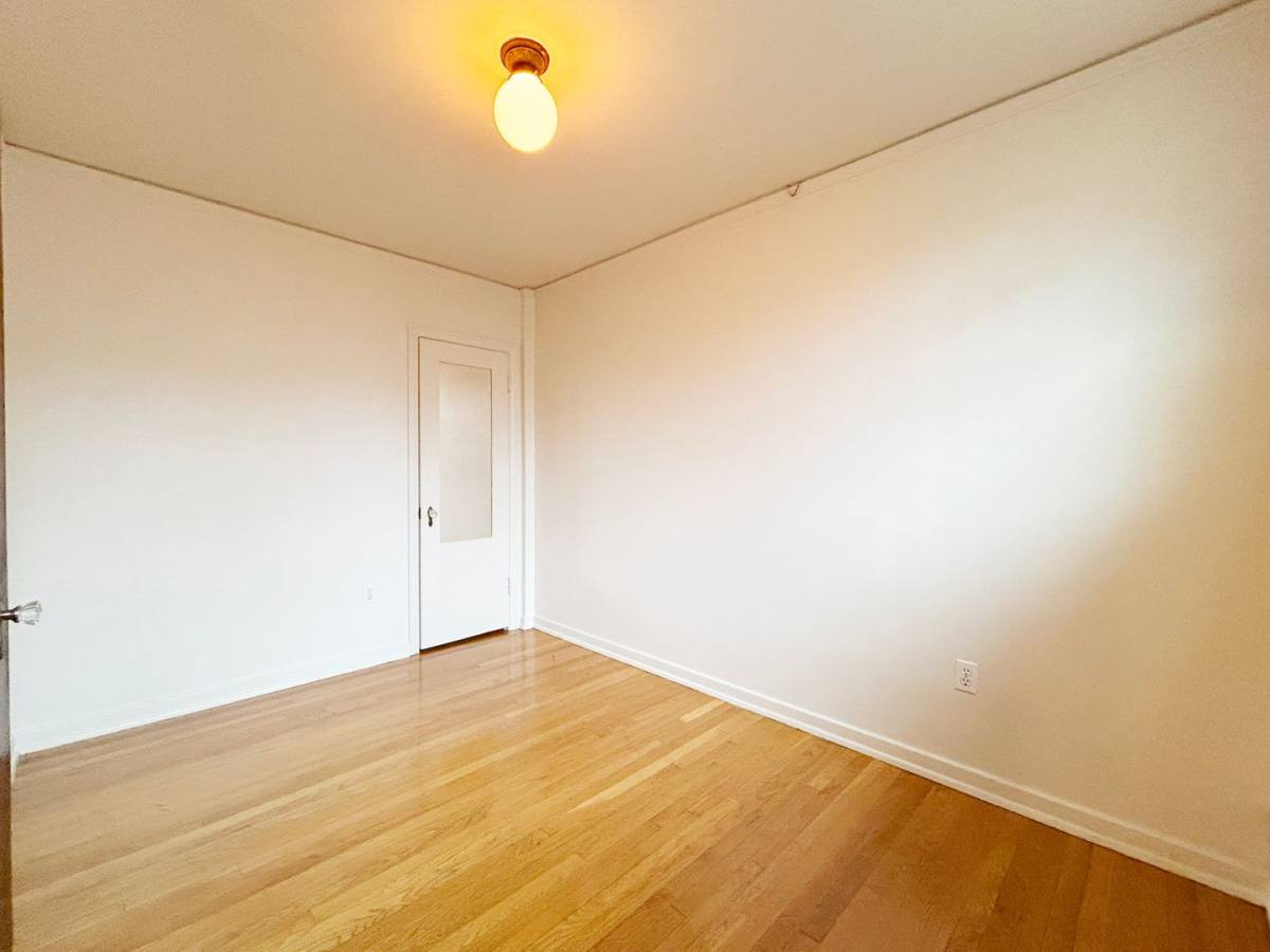 Apartment for rent at 1115-1119 NE 43rd St, Seattle, WA 98105