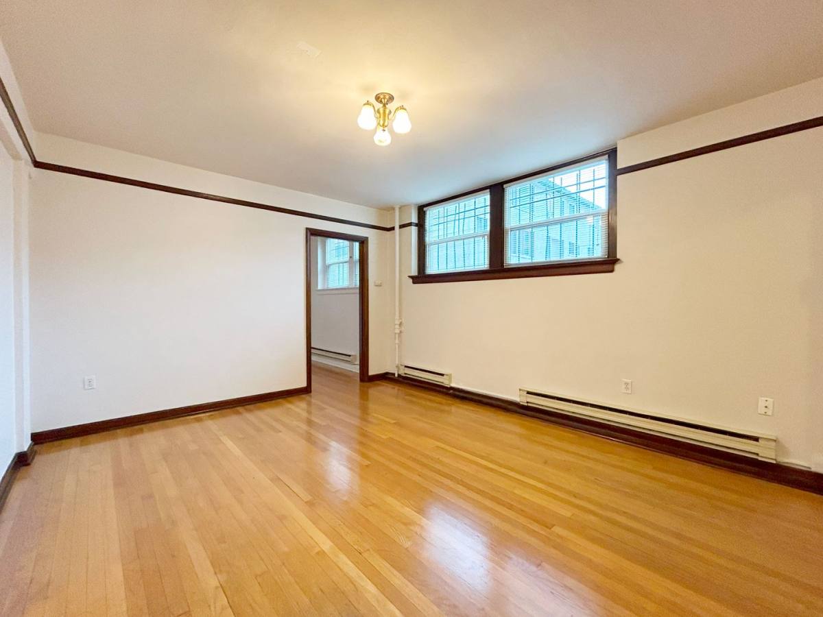 Apartment for rent at 1115-1119 NE 43rd St, Seattle, WA 98105