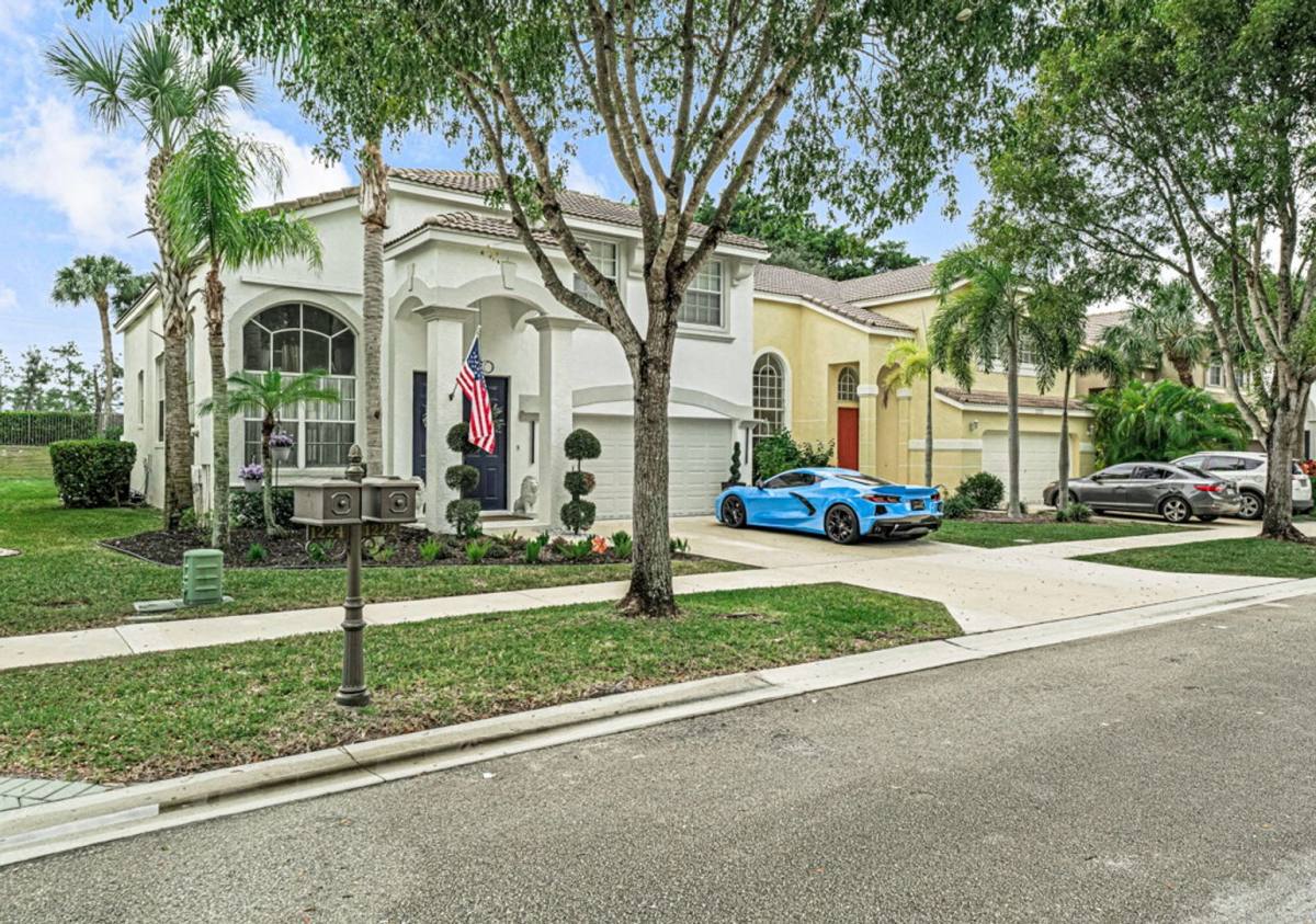 Apartment for rent at 1222 Oakwater Dr, West Palm Beach, FL 33411