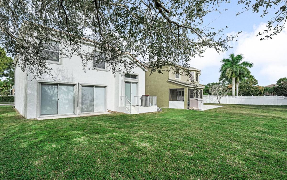 Apartment for rent at 1222 Oakwater Dr, West Palm Beach, FL 33411
