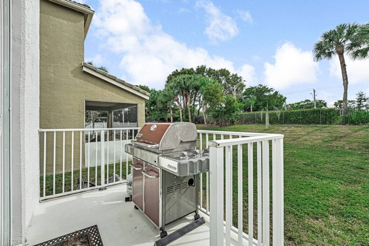Apartment for rent at 1222 Oakwater Dr, West Palm Beach, FL 33411