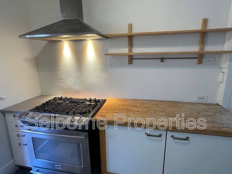 Apartment for rent at 1424 E 20th St, Oakland, CA 94606