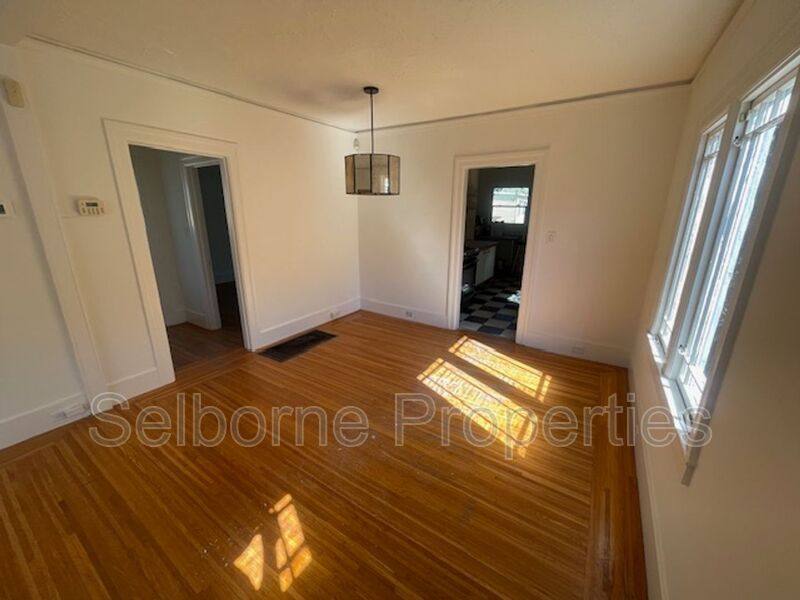 Apartment for rent at 1424 E 20th St, Oakland, CA 94606