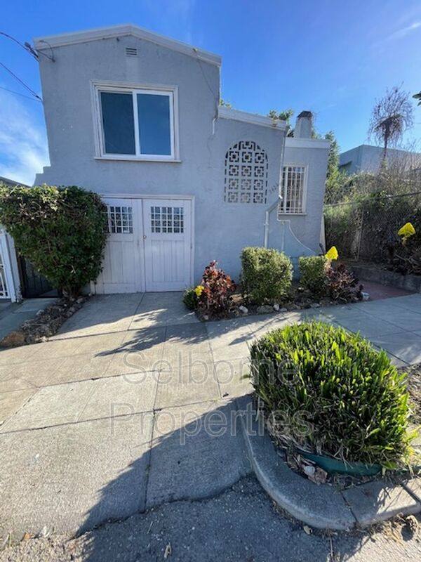 Apartment for rent at 1424 E 20th St, Oakland, CA 94606