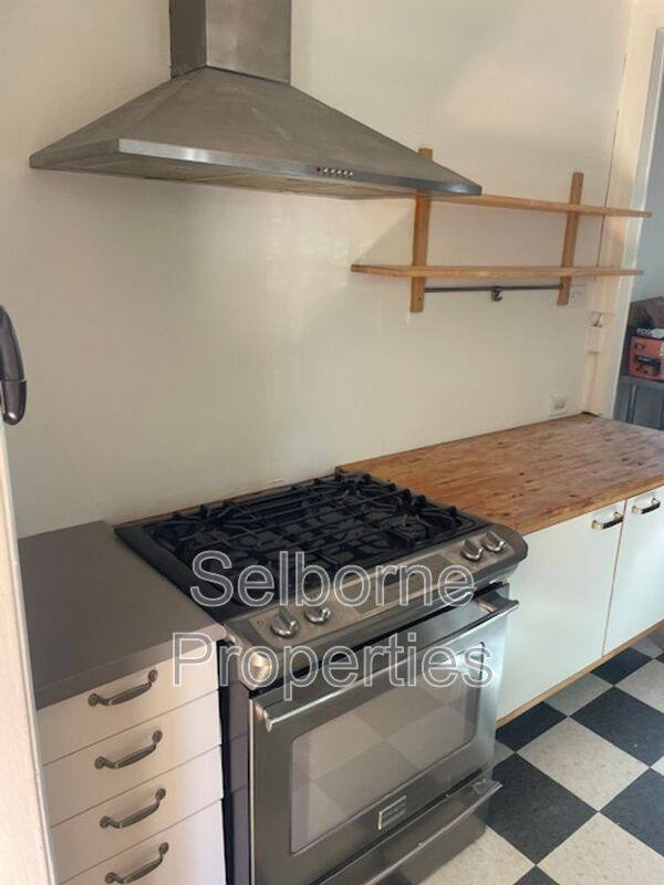 Apartment for rent at 1424 E 20th St, Oakland, CA 94606