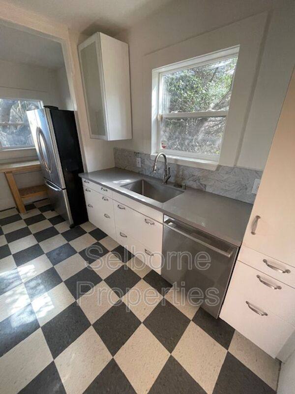 Apartment for rent at 1424 E 20th St, Oakland, CA 94606