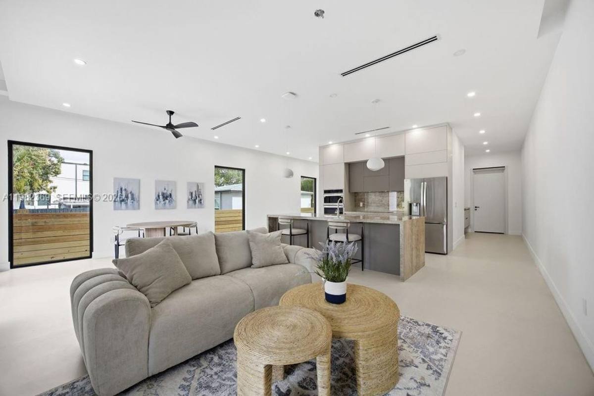 Townhouse for rent at 1321 NE 13th Ave, Fort Lauderdale, FL 33304