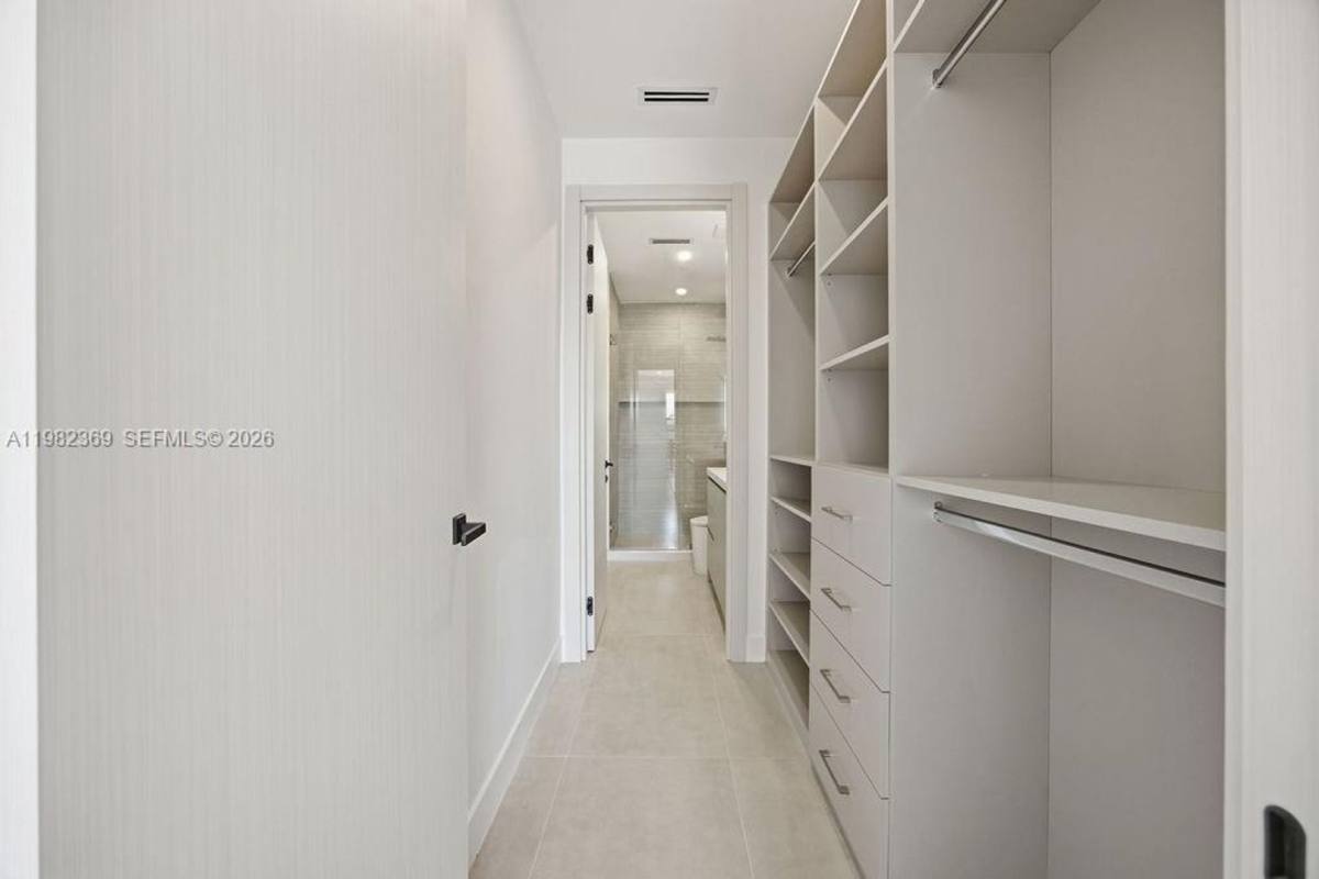 Townhouse for rent at 1321 NE 13th Ave, Fort Lauderdale, FL 33304
