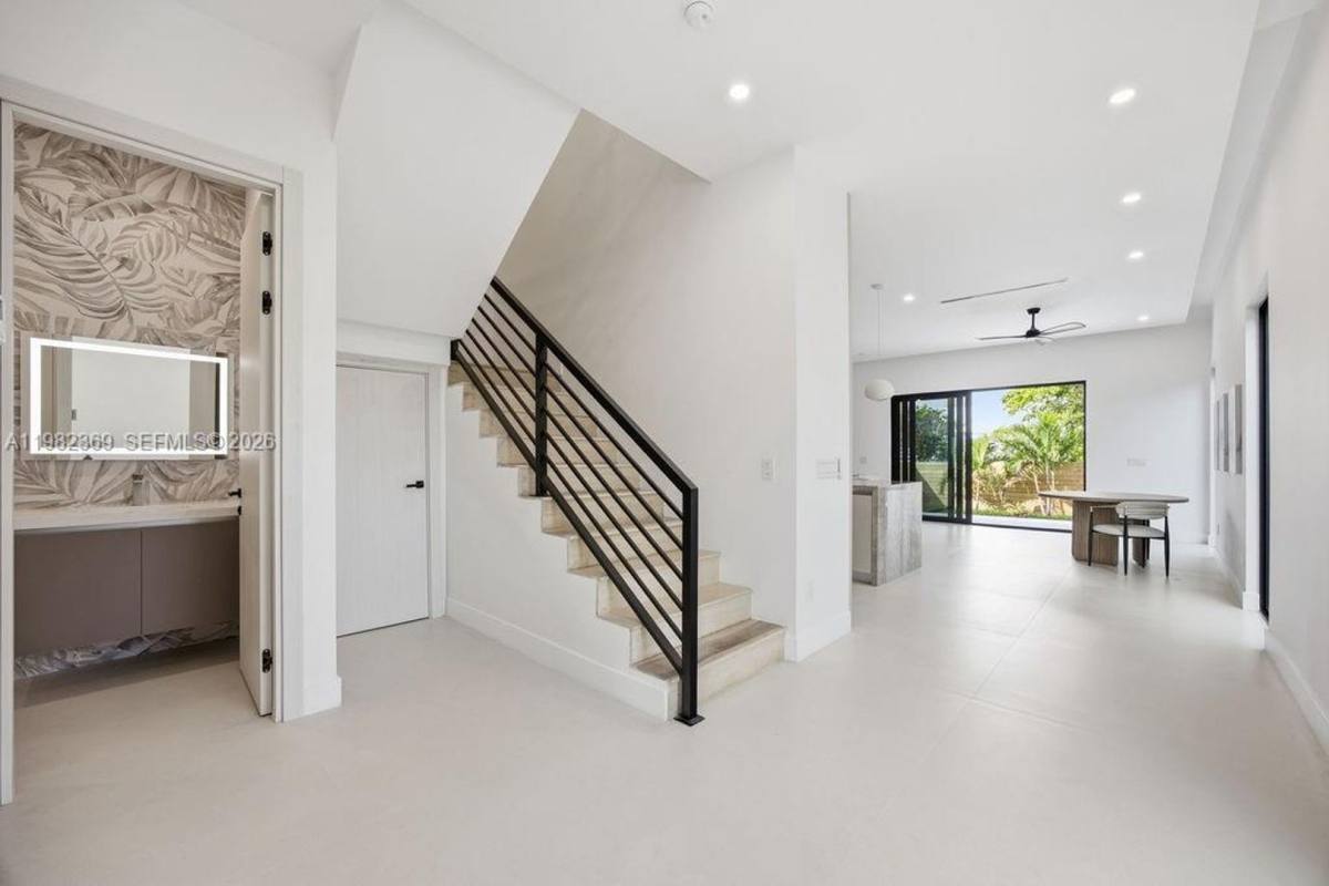 Townhouse for rent at 1321 NE 13th Ave, Fort Lauderdale, FL 33304