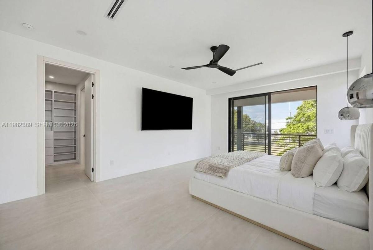 Townhouse for rent at 1321 NE 13th Ave, Fort Lauderdale, FL 33304
