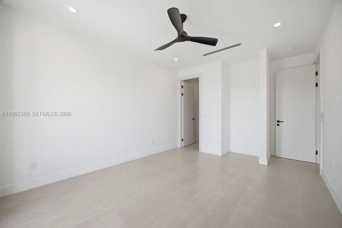 Townhouse for rent at 1321 NE 13th Ave, Fort Lauderdale, FL 33304