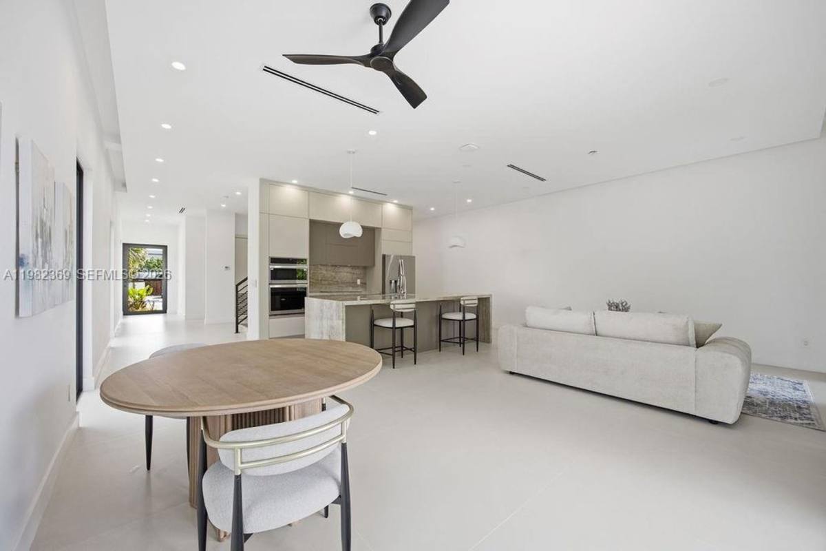 Townhouse for rent at 1321 NE 13th Ave, Fort Lauderdale, FL 33304