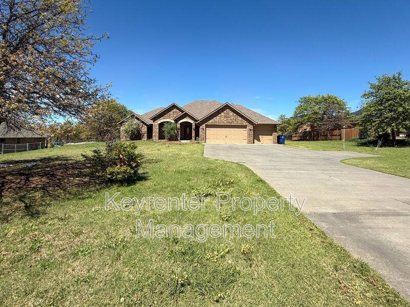 House for rent at 13871 E Reno Ave, Choctaw, OK 73020