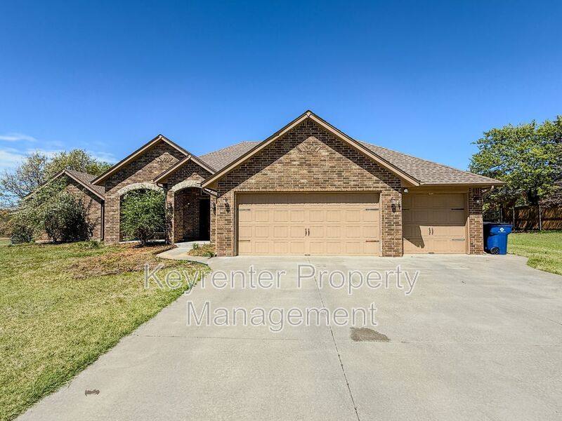 House for rent at 13871 E Reno Ave, Choctaw, OK 73020
