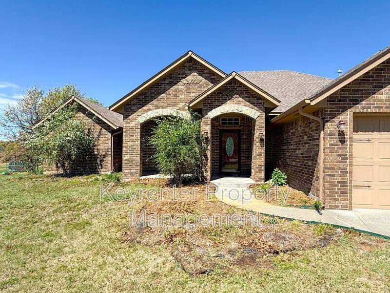 House for rent at 13871 E Reno Ave, Choctaw, OK 73020