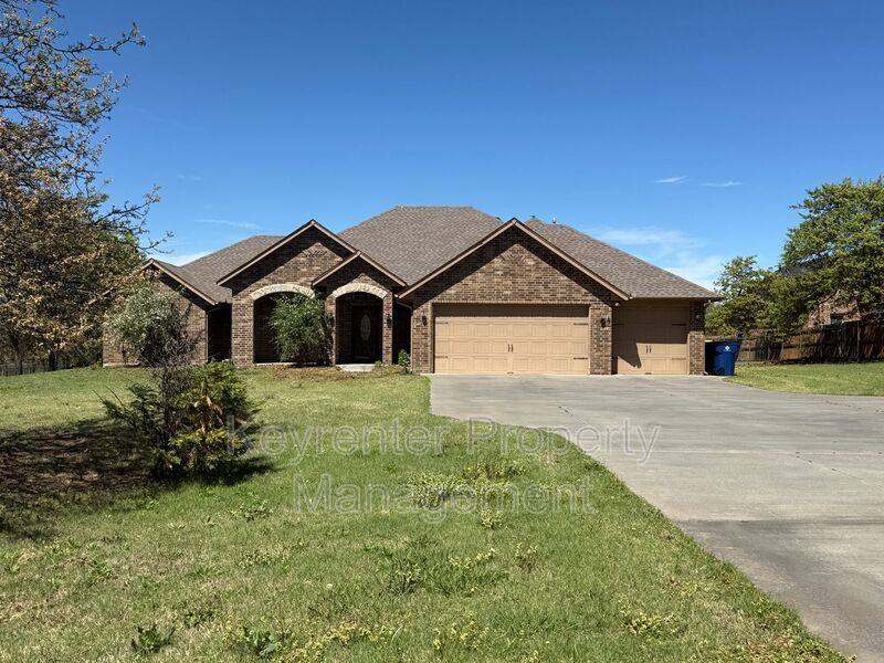 House for rent at 13871 E Reno Ave, Choctaw, OK 73020