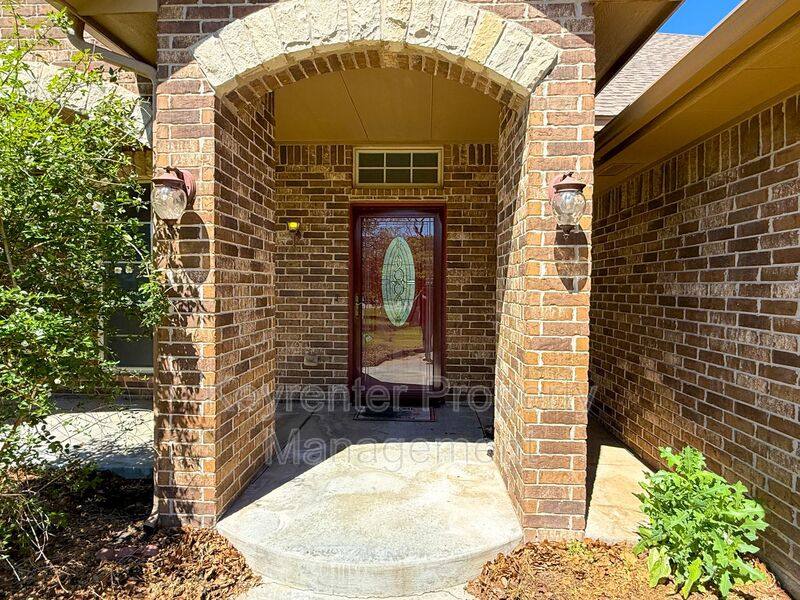House for rent at 13871 E Reno Ave, Choctaw, OK 73020