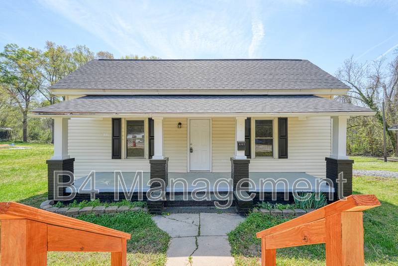 House for rent at 467 W Peachtree St, Woodruff, SC 29388