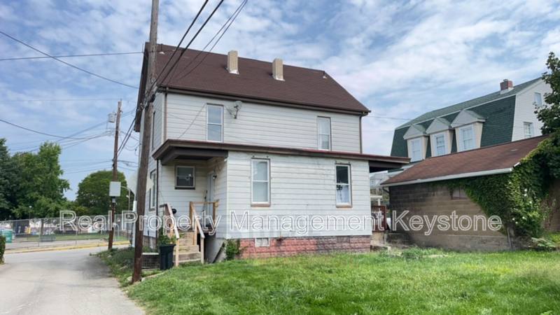 Townhouse for rent at 108-110 Rankin St #108, New Kensington, PA 15068