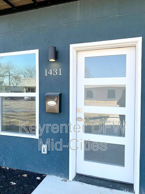 Townhouse for rent at 1431 Pearson St, Irving, TX 75061